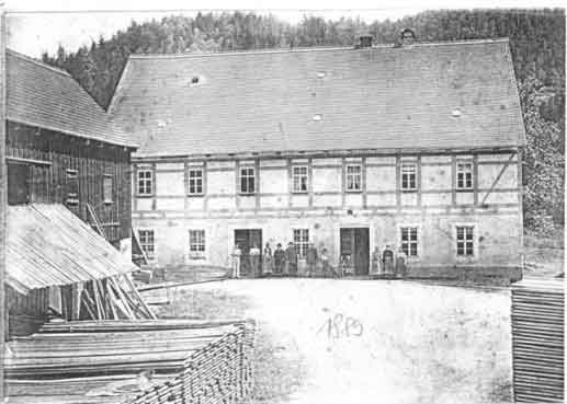 in der Mitte unsere Vorbesitzer im Alter von 4 und 5 Jahren